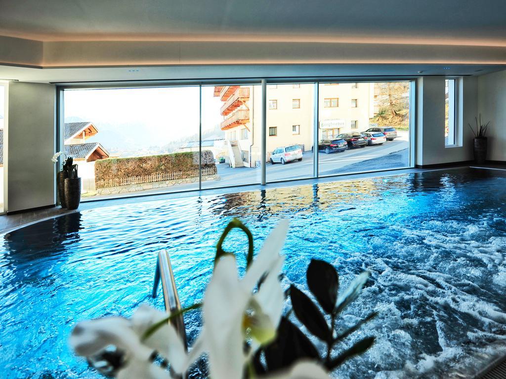 Hotel Roeck Garni Fiss Bagian luar foto
