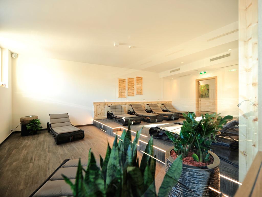 Hotel Roeck Garni Fiss Bagian luar foto
